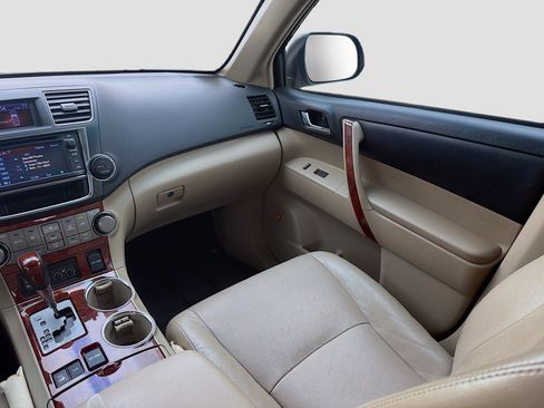 Used 2013 Toyota Highlander Limited image 20