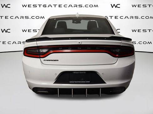 Used 2016 Dodge Charger SXT w/ Blacktop Package RWD image 4