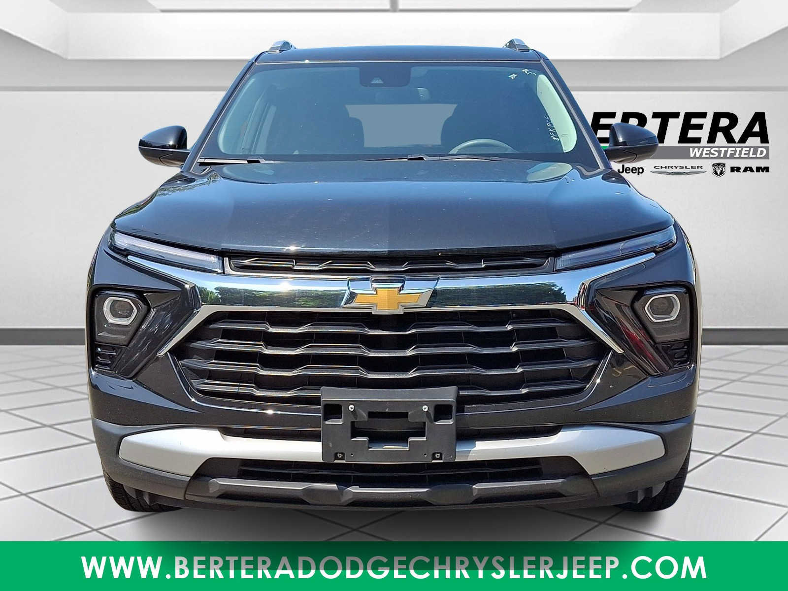 Used 2025 Chevrolet TrailBlazer LT AWD/4WD image 2