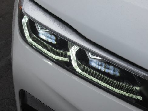 Used 2020 BMW 740i xDrive w/ M Sport Package image 4