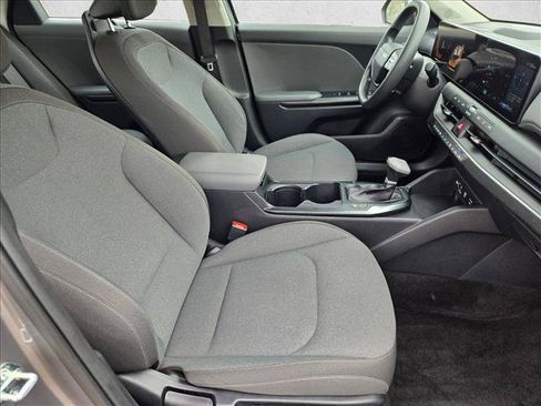 Used 2025 Kia K4 FWD image 18