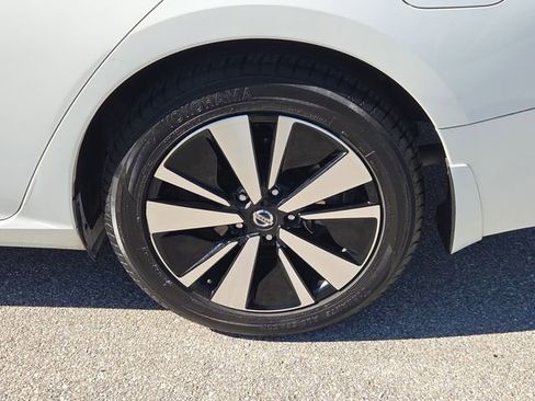 Used 2021 Nissan Altima 2.5 SV w/ SV Premium Package image 7