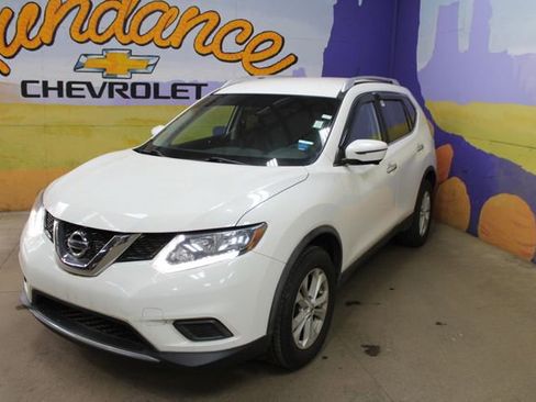 Used 2016 Nissan Rogue SV w/ SV Premium Package FWD image 4