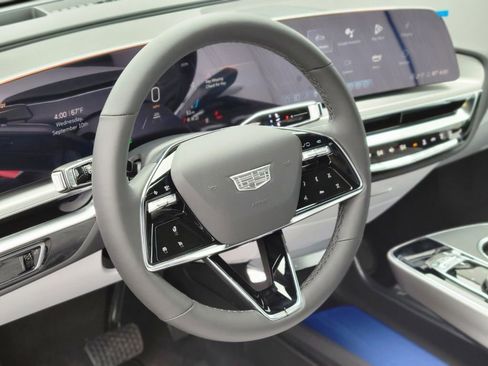 New 2025 Cadillac Lyriq Luxury w/ LPO, Floor Liner Package image 19