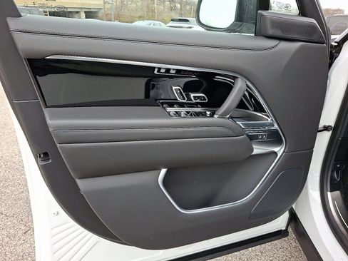 New 2025 Land Rover Range Rover SE image 10