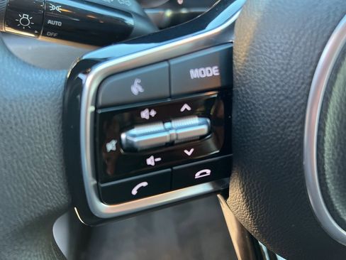 Used 2023 Kia Sorento LX image 14