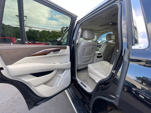 Used 2017 Cadillac Escalade Premium Luxury AWD/4WD image 19