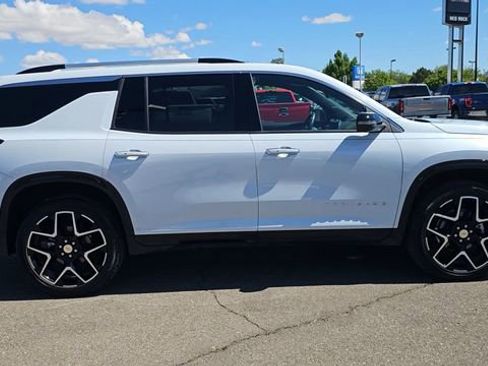 Used 2026 Chevrolet Traverse High Country w/ LPO, Floor Liner Package AWD/4WD image 9