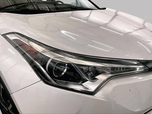 Used 2019 Toyota C-HR Limited FWD image 27