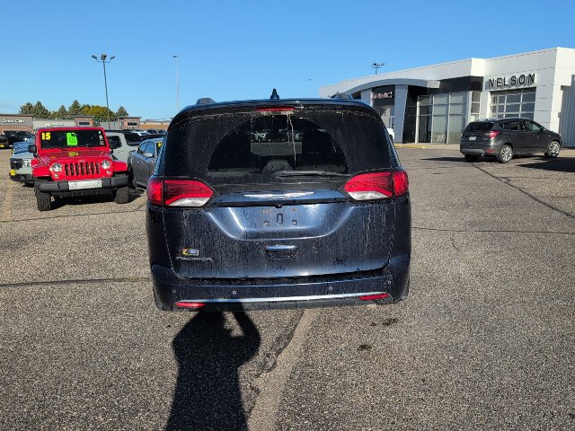 Used 2018 Chrysler Pacifica Touring-L Plus FWD image 7