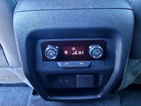 Used 2024 Chevrolet Traverse LT AWD/4WD image 19