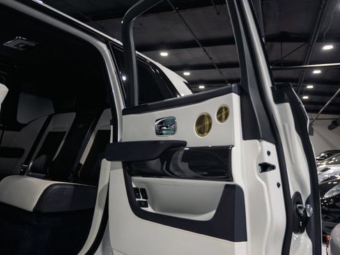 Used 2024 Rolls-Royce Cullinan Black Badge image 11