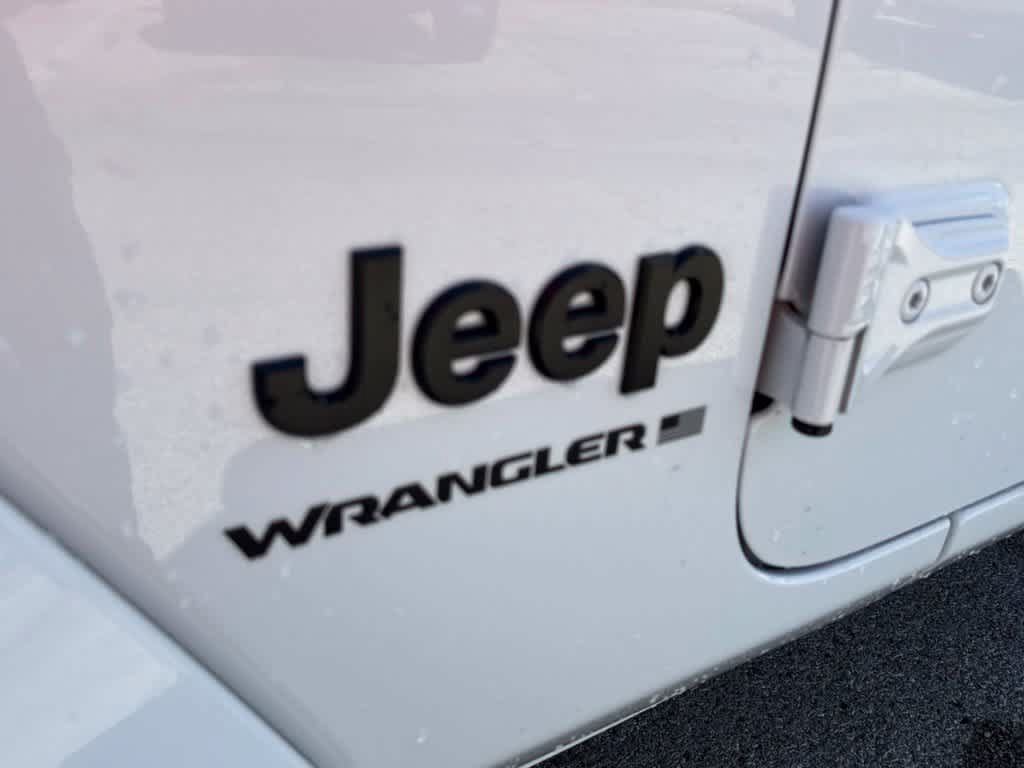 Used 2025 Jeep Wrangler Unlimited Sahara AWD/4WD image 10