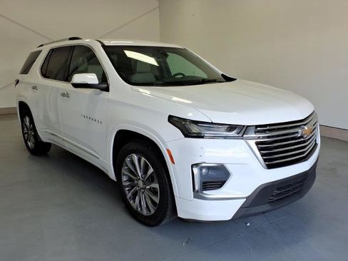 Used 2023 Chevrolet Traverse Premier FWD image 1