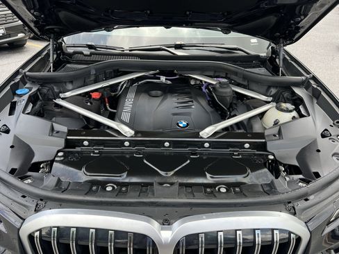 Used 2024 BMW X7 xDrive40i w/ M Sport Package AWD/4WD image 29