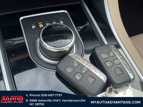 Used 2017 Jaguar XF image 8