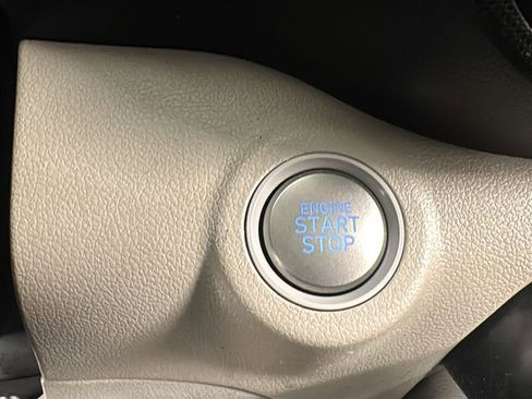 Used 2024 Hyundai Venue SEL image 23