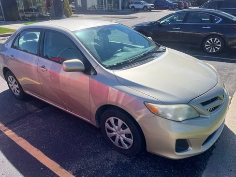 Used 2011 Toyota Corolla LE FWD image 2