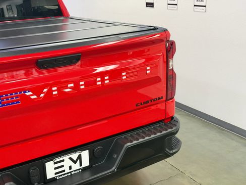 Used 2022 Chevrolet Silverado 1500 Custom Trail Boss w/ LPO, Dark Essentials Package AWD/4WD image 17