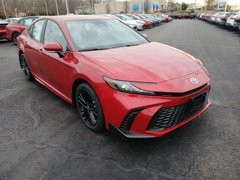 New 2026 Toyota Camry SE image 1