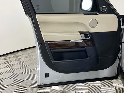 Used 2017 Land Rover Range Rover HSE image 18