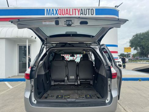 Used 2018 Toyota Sienna XLE FWD image 61