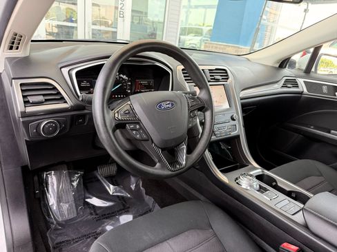 Used 2020 Ford Fusion SE FWD image 13