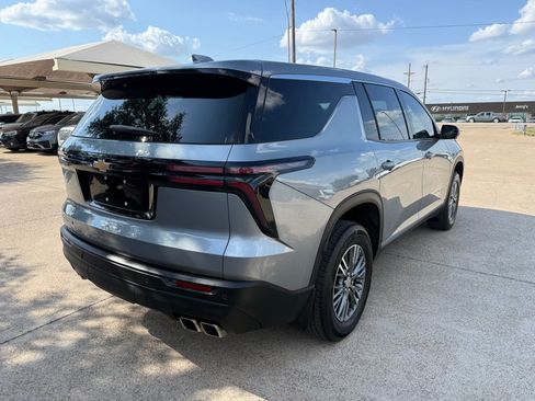 Used 2024 Chevrolet Traverse LS FWD image 7