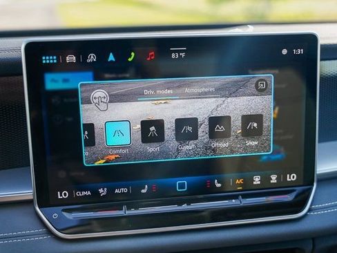 New 2025 Volkswagen Tiguan SE image 19