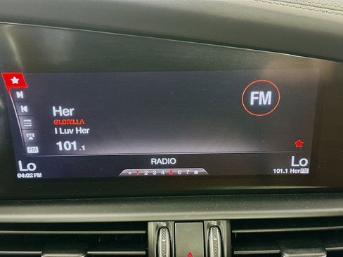 Used 2019 Alfa Romeo Giulia Ti w/ Quick Order Package 22X Lusso image 21