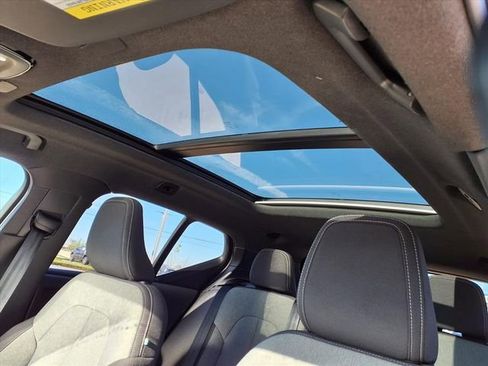 Used 2025 Volvo XC40 B5 Core AWD/4WD image 6