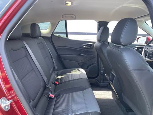 Used 2025 Chevrolet Trax LT FWD image 31