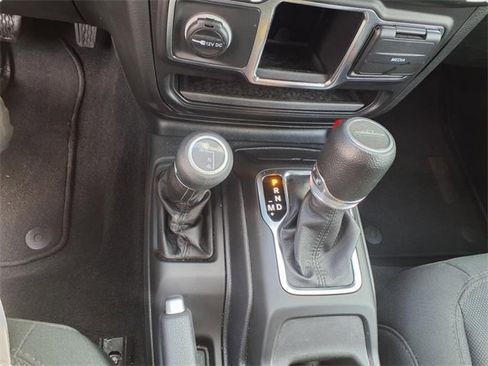 Used 2023 Jeep Gladiator Sport image 22