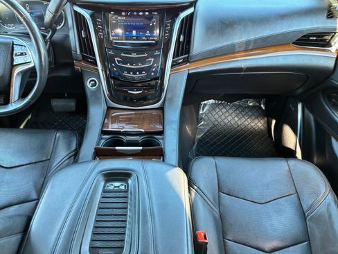 Used 2020 Cadillac Escalade ESV Luxury image 16
