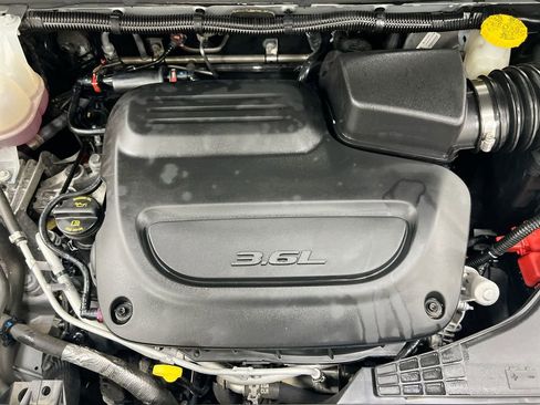 Used 2024 Chrysler Pacifica Limited FWD image 27