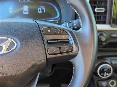 Used 2024 Hyundai Venue Limited image 16