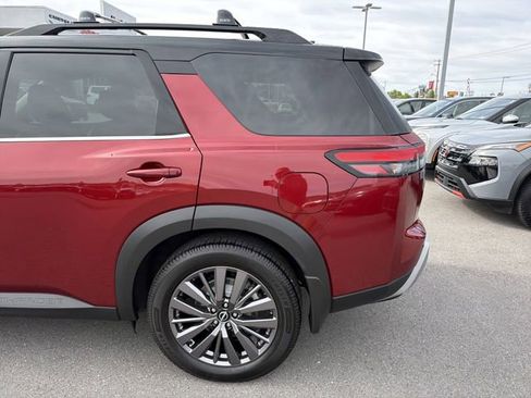Used 2024 Nissan Pathfinder SL w/ SL Premium Package AWD/4WD image 9
