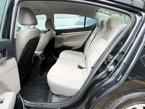 Used 2020 Hyundai Elantra SE FWD image 24