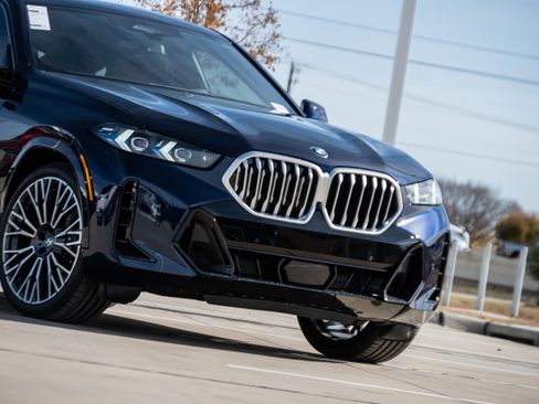 New 2026 BMW X6 xDrive40i w/ Climate Comfort Package image 5