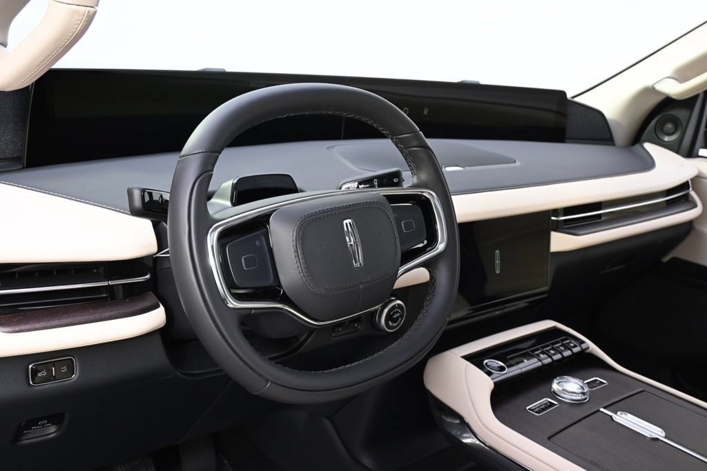 New 2027 Lincoln Navigator Reserve w/ Jet Appearance Package AWD/4WD image 11