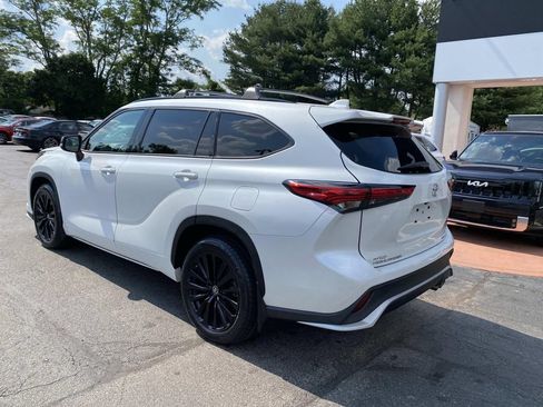Used 2023 Toyota Highlander XSE AWD/4WD image 3