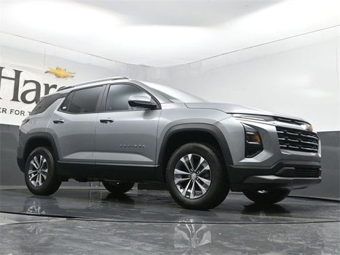 New 2026 Chevrolet Equinox LT image 2