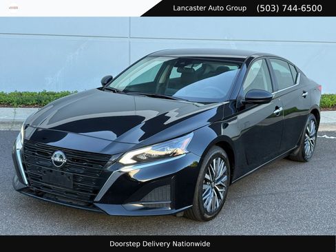 Used 2025 Nissan Altima 2.5 SV FWD image 1