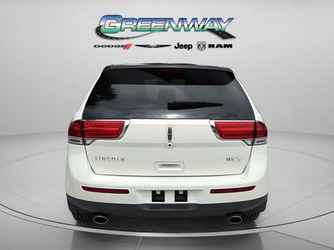 Used 2013 Lincoln MKX FWD image 3
