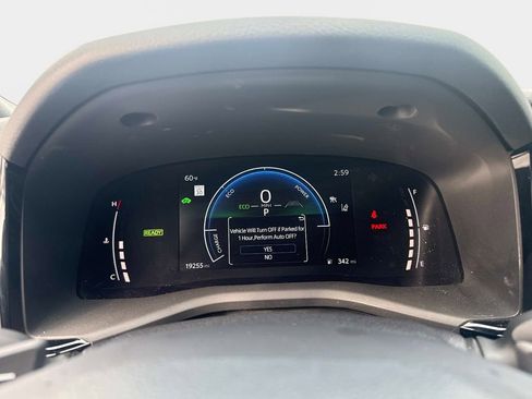 Used 2025 Toyota Camry XLE image 27