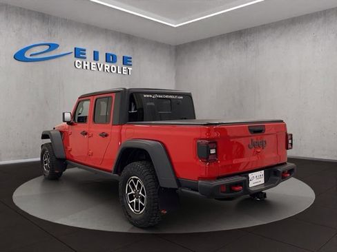 Used 2024 Jeep Gladiator Rubicon w/ Convenience Group AWD/4WD image 12