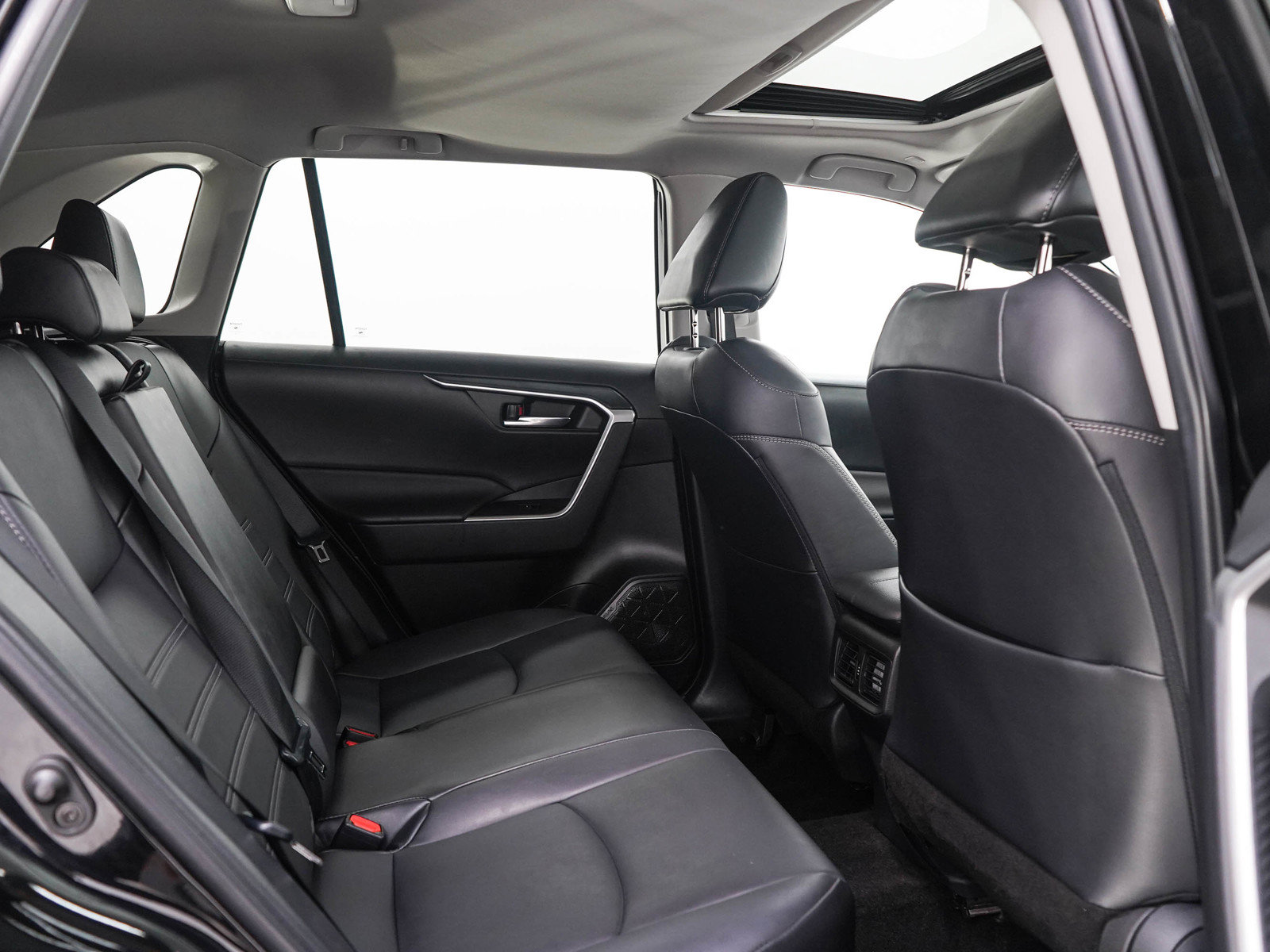Used 2023 Toyota RAV4 XLE Premium AWD/4WD image 14