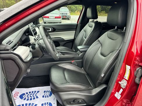 Used 2025 Jeep Compass Limited AWD/4WD image 18