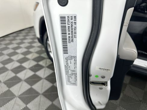 Used 2025 Jeep Compass Limited image 12