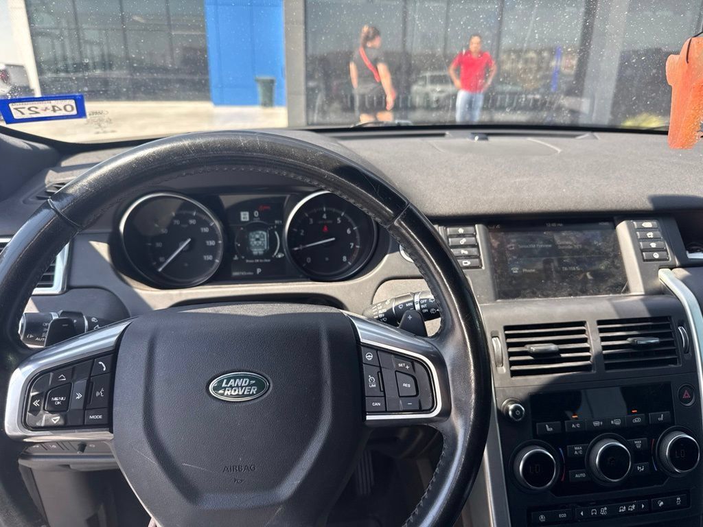 Used 2018 Land Rover Discovery Sport HSE AWD/4WD image 2